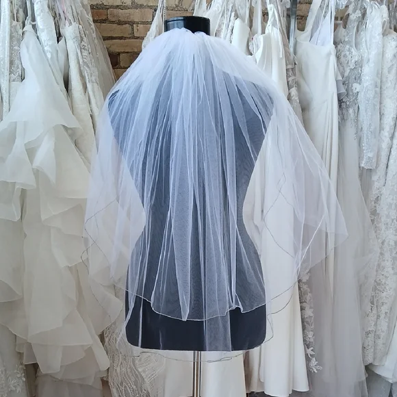 White 2 Layer Veil - Picture 1 of 3